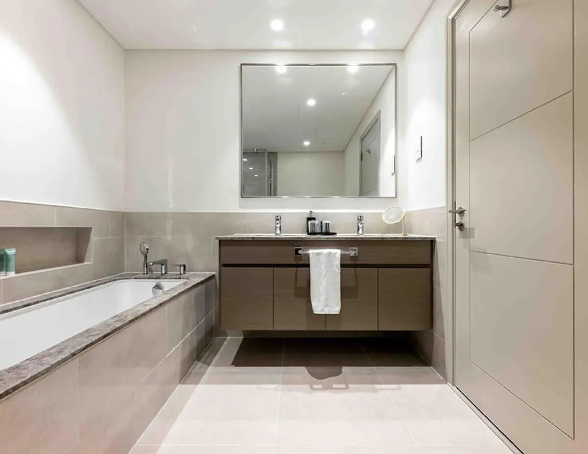 Luxurious 4Br, Burj Khalifa & Full Fountain View, Downtown Dubai Apartment