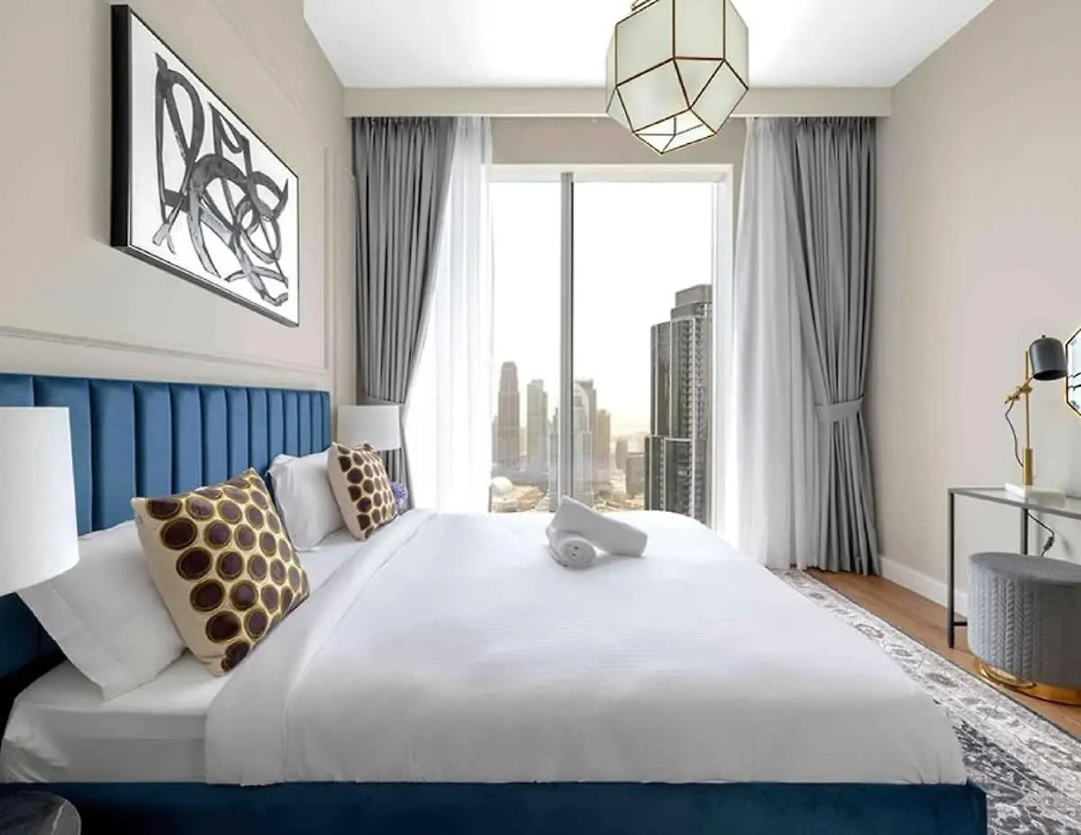 Luxurious 4Br, Burj Khalifa & Full Fountain View, Downtown Dubai Apartment
