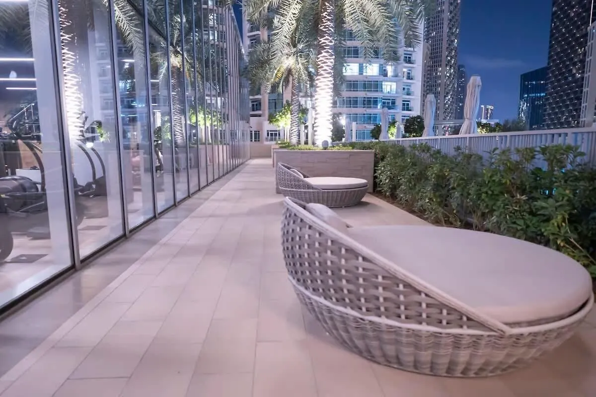 Luxurious 4Br, Burj Khalifa & Full Fountain View, Downtown Dubai Apartment